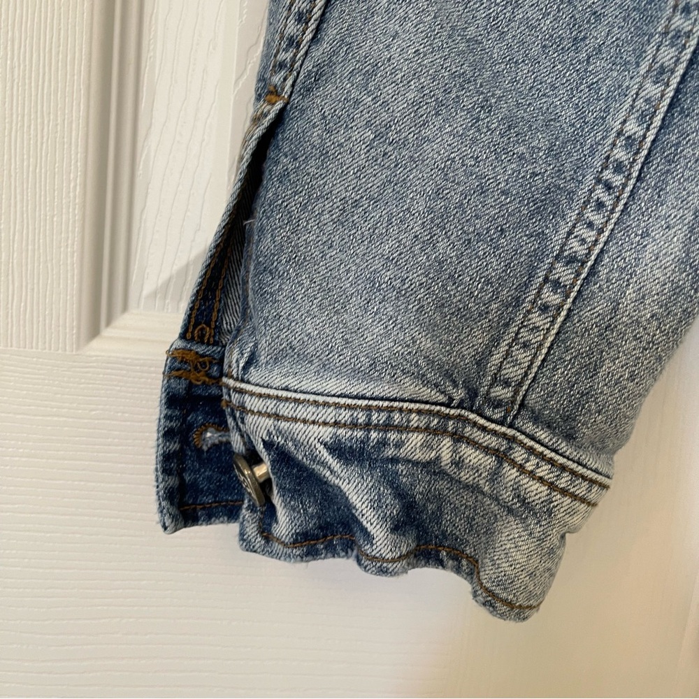 Lee Men’s Light Wash Distressed Denim Jean Jacket - Picture 8 of 14